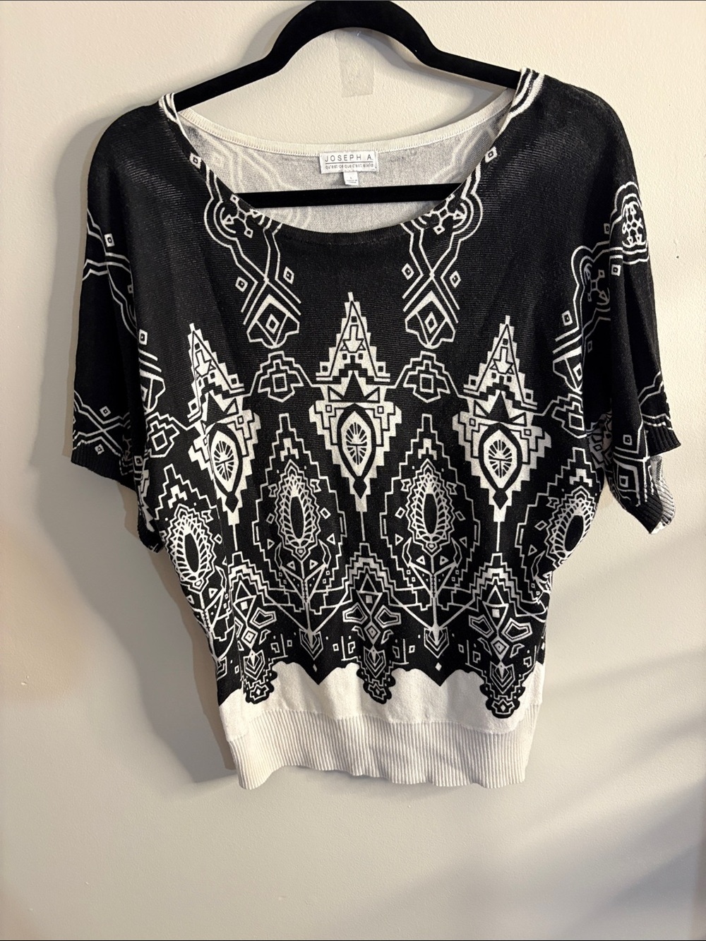 Joseph A Black & White Geometric Knit Dolman Top